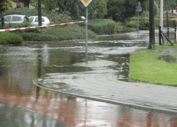 Wateroverlast in Holten, stuur je foto's brandweer 