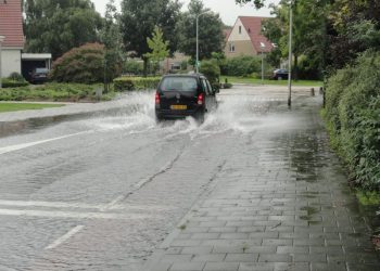 Wateroverlast in Holten, stuur je foto's brandweer 