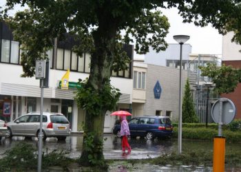 Wateroverlast in Holten, stuur je foto's brandweer 