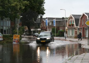 Wateroverlast in Holten, stuur je foto's brandweer 