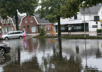 Wateroverlast in Holten, stuur je foto's brandweer 