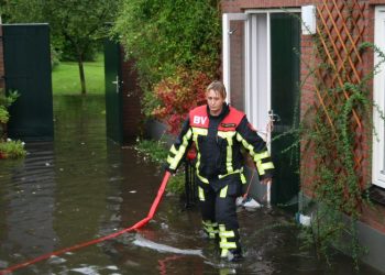 Wateroverlast in Holten, stuur je foto's brandweer 