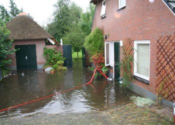Wateroverlast in Holten, stuur je foto's brandweer 