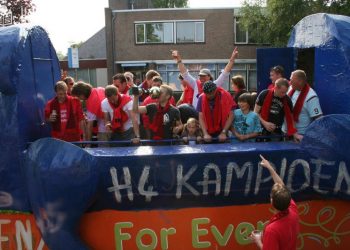 Kuiper, Jansen en De Rooij bij wielercafé Ronde van Overijssel in Holten kulturhus 