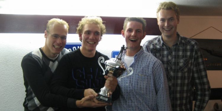 HoltensNieuws.nl Beusebargse Kearls zijn de eerste winnaars van "De Eendrachtbokaal" Beusebargse Kearls zijn de eerste winnaars van "De Eendrachtbokaal" voetbal sv de eendracht de eendracht