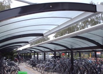 Twee gewonden bij aanrijding drie voertuigen Holten aanrijding 