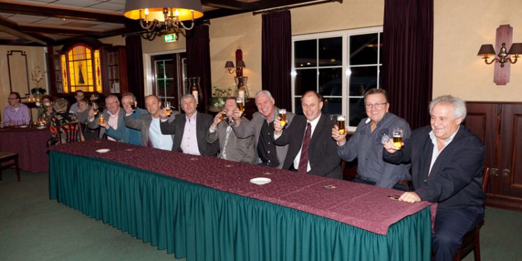 HoltensNieuws.nl Oad huldigt jubilarissen Oad huldigt jubilarissen Jubileum