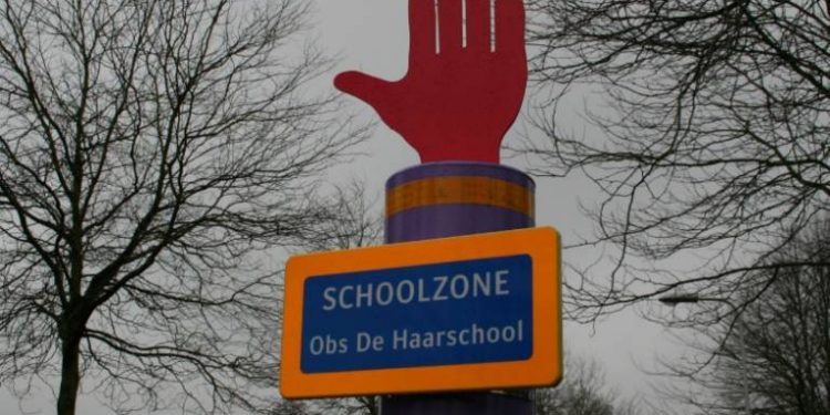 HoltensNieuws.nl Veilige schoolzone rond OBS De Haarschool Veilige schoolzone rond OBS De Haarschool haarschool