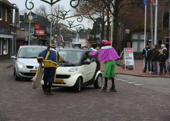 Sint met helikopter in Dijkerhoek dijkerhoek 