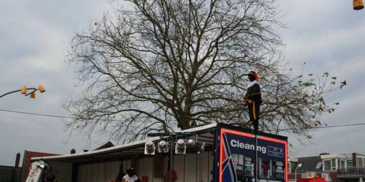 Sint met helikopter in Dijkerhoek dijkerhoek 