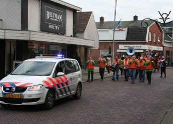 Sint met helikopter in Dijkerhoek dijkerhoek 