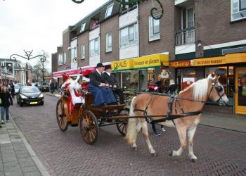 Sinterklaas in Holten gearriveerd smidsbelt kulturhus gemeente 