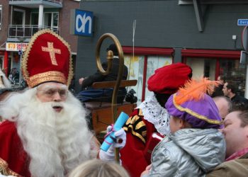 Sint met helikopter in Dijkerhoek dijkerhoek 