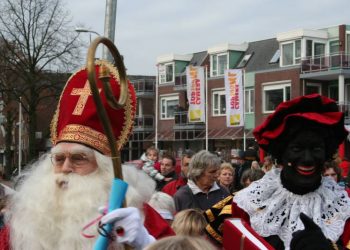 Sinterklaas in Holten gearriveerd smidsbelt kulturhus gemeente 