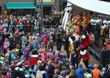 Sinterklaas in Holten gearriveerd smidsbelt kulturhus gemeente 