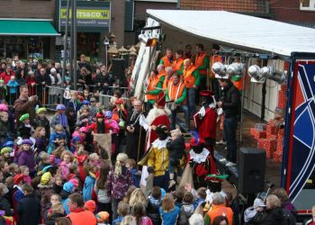 Sinterklaas in Holten gearriveerd smidsbelt kulturhus gemeente 