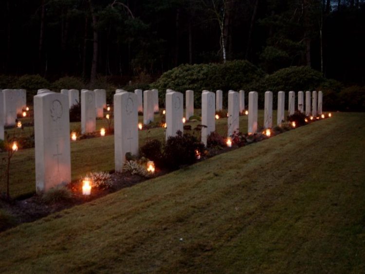 Kerstavond in Holten is een avond in licht gemeente canadese begraafplaats 