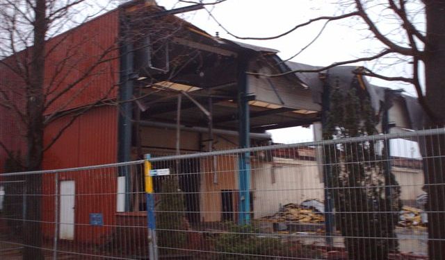 HoltensNieuws.nl Afbraak oude Nido pand begonnen Afbraak oude Nido pand begonnen