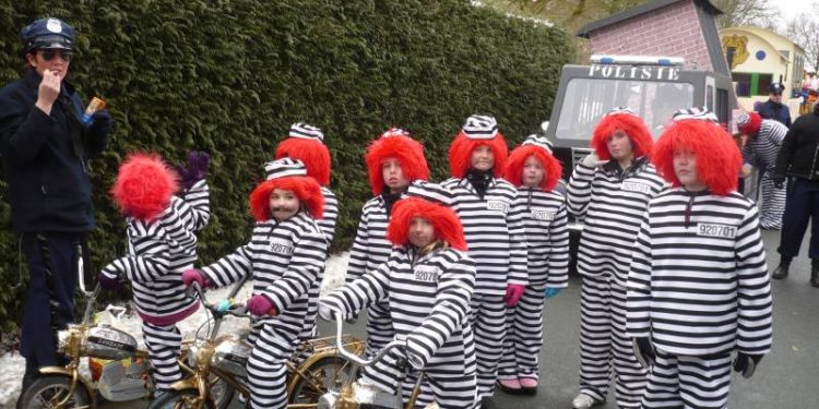 Carnavalsoptocht voor kinderen stadskelder haarschool dijkerhoek 