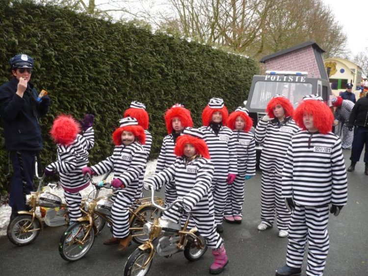 Carnavalsoptocht voor kinderen stadskelder haarschool dijkerhoek 