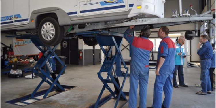 VVN afd. Holten keurde caravans i.s.m. autogarage Erik Huzen 