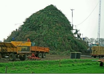 Poasboakens; tussenstand paasvuur holterbroek espelo dijkerhoek 