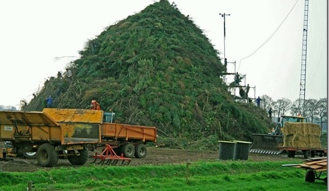 Paasvuur Espelo, een van Nederlands grootste paasvuur espelo 