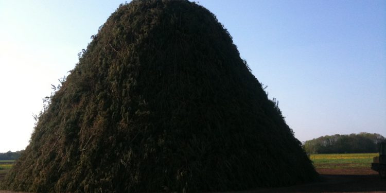 Paasvuur Beuseberg wordt vanavond aangestoken paasvuur brandweer beuseberg 