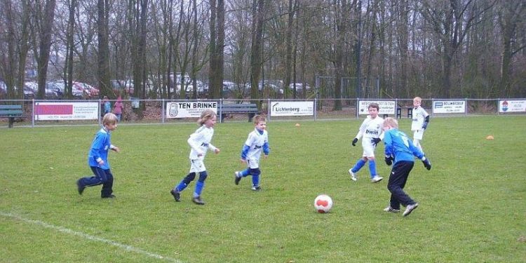 Minicompetitie gaat van start voetbal blauwwit 