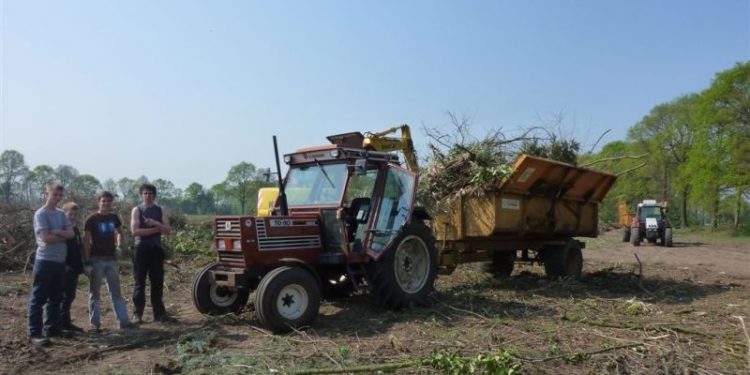 Loo geeft paasvuur aan Holten paasvuur gemeente espelo 