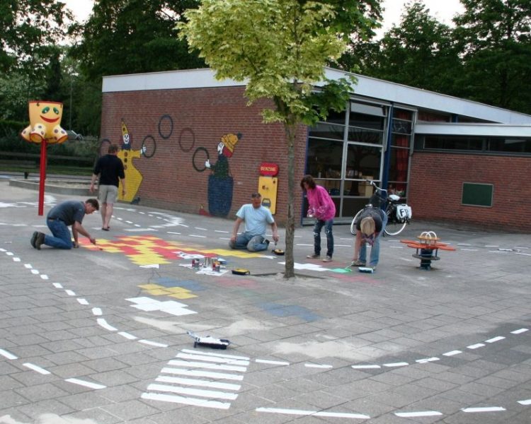 Vrolijke kleuren voor schoolplein Haarschool haarschool 