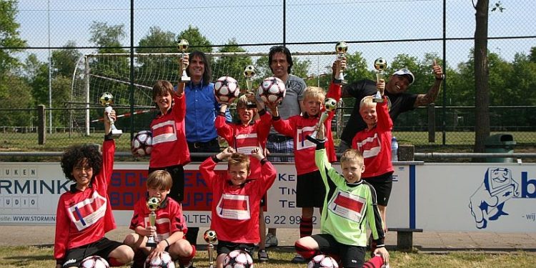 HoltensNieuws.nl Holten F1 weer kampioen in de hoofdklasse! Holten F1 weer kampioen in de hoofdklasse!