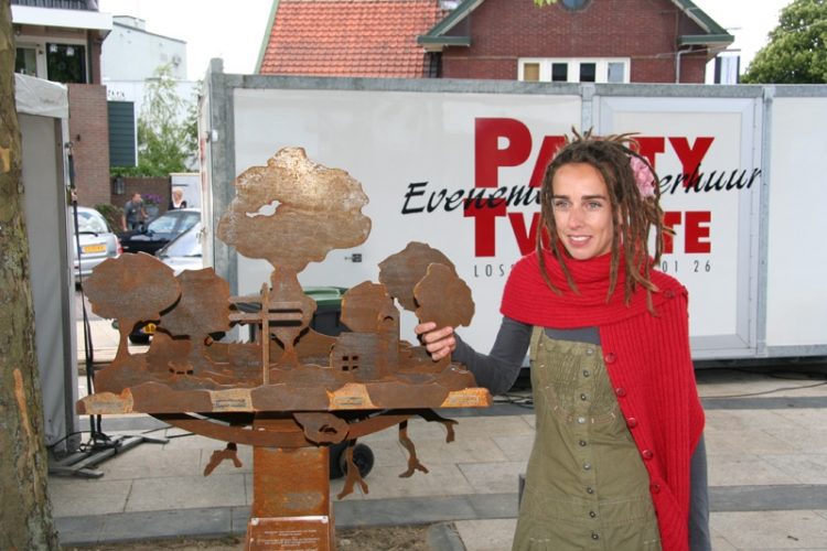 Jaarpaal 2010 voor het Wereldtijdpad waerdenborch smidsbelt kulturhus de waerdenborch 