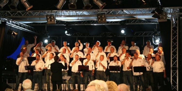 Korhanen pakken uit tijdens de Keunefeesten korhanen Keunefeesten dijkerhoek de hoolter deerns 