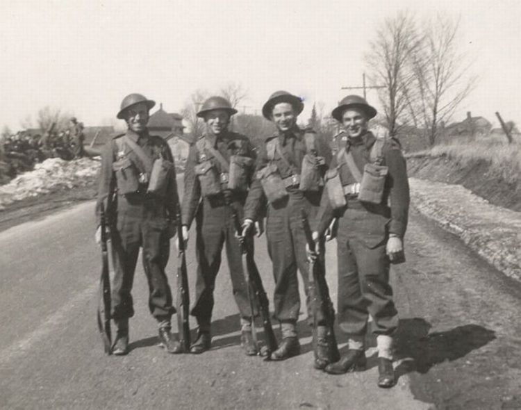 Canadese veteranen in Holten gemeente 