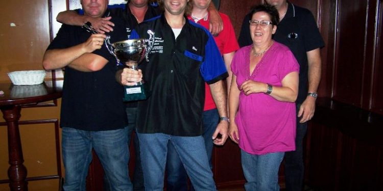 HoltensNieuws.nl Bert Blaauw winnaar “Darten om Keunetrofee” Bert Blaauw winnaar “Darten om Keunetrofee” Keunefeesten