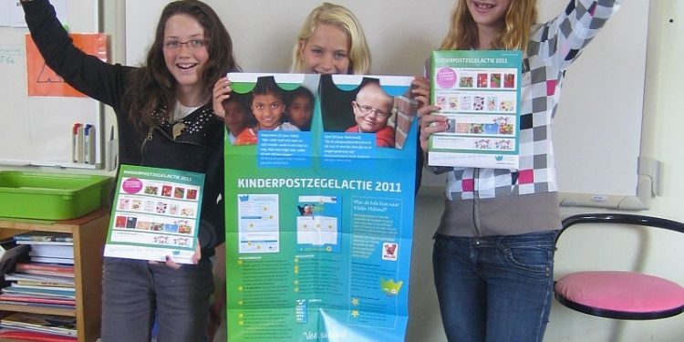 HoltensNieuws.nl Kinderen van odbs de Holterenk op pad met kinderpostzegels Kinderen van odbs de Holterenk op pad met kinderpostzegels