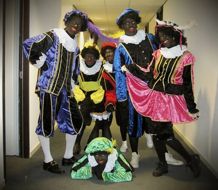Vrolijk zwarte pietenspel in Kulturhus kulturhus 