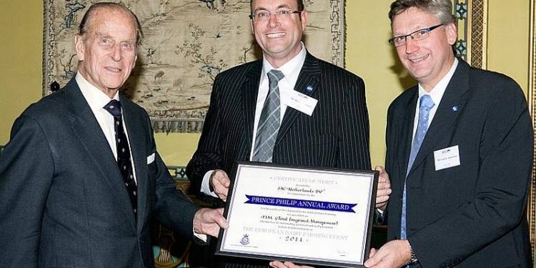 Gerrit Aanstoot neemt prestigieuze prijs in ontvangst 