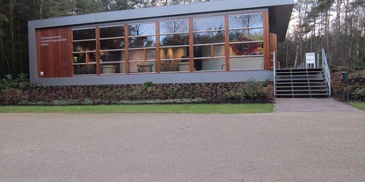 Informatiecentrum Canadese begraafplaats wint Overstichtsprijs 2011 gemeente canadese begraafplaats 