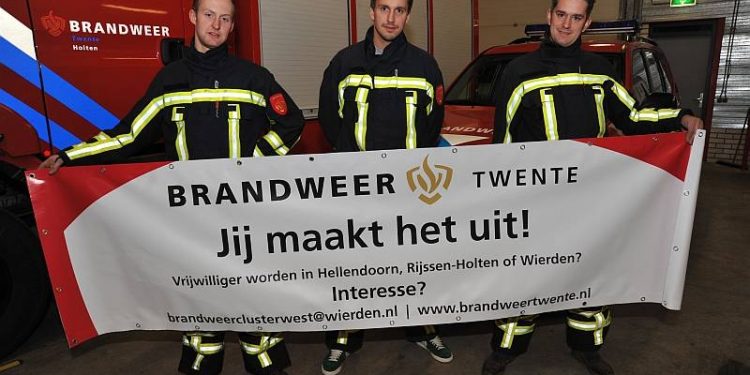 HoltensNieuws.nl Wervingscampagne Brandweer, post Holten levert 4 nieuwe leden op Wervingscampagne Brandweer, post Holten levert 4 nieuwe leden op brandweer