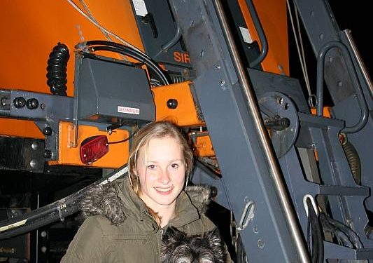Strooiploeg vindt bibberend hondje 
