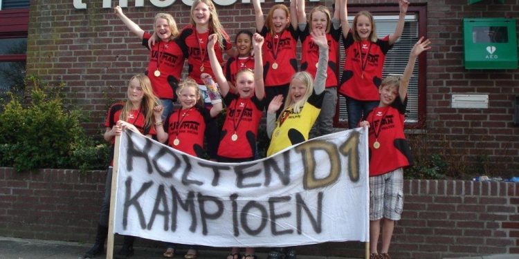 Handbalteam HVH D1 kampioen 