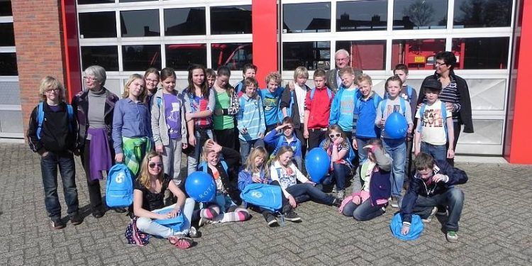 Leerlingen Haarschool Holten ‘wandelen voor water’ haarschool 