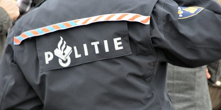 HoltensNieuws.nl Wielrenner gewond bij aanrijding Wielrenner gewond bij aanrijding politie aanrijding