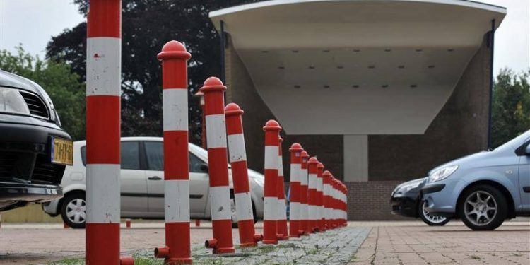 HoltensNieuws.nl Paaltjes Kalfstermansweide half april weg Paaltjes Kalfstermansweide half april weg gemeente