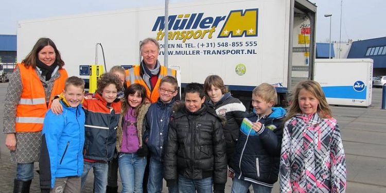 HoltensNieuws.nl Obs de Haarschool ‘cool’ ontvangen Obs de Haarschool ‘cool’ ontvangen haarschool