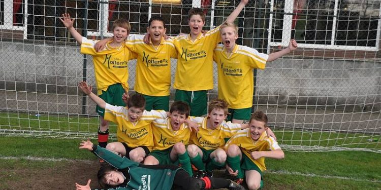 Holterenk  kampioen schoolvoetbal 