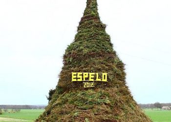 Espelo bouwt het grootste paasvuur ter wereld paasvuur Jubileum espelo 