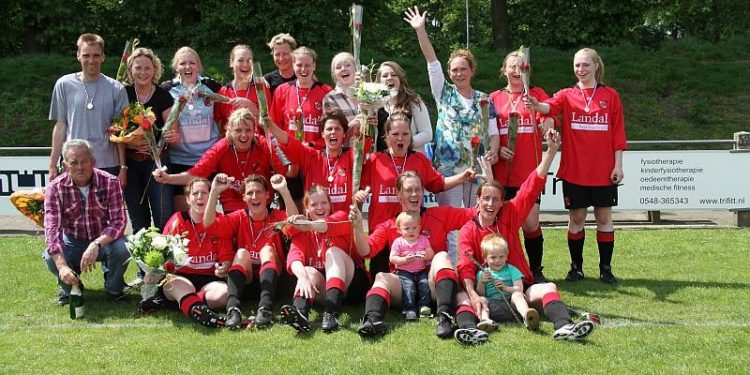 Eerste kampioenstitel binnen voor Holten Dames 1 vvholten 